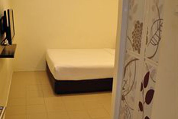 Room 5 of 14
