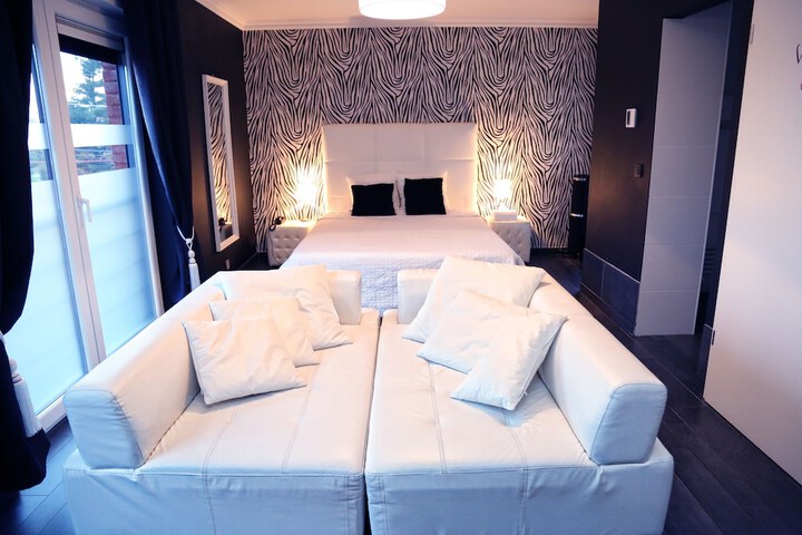 Room 37 of 161
