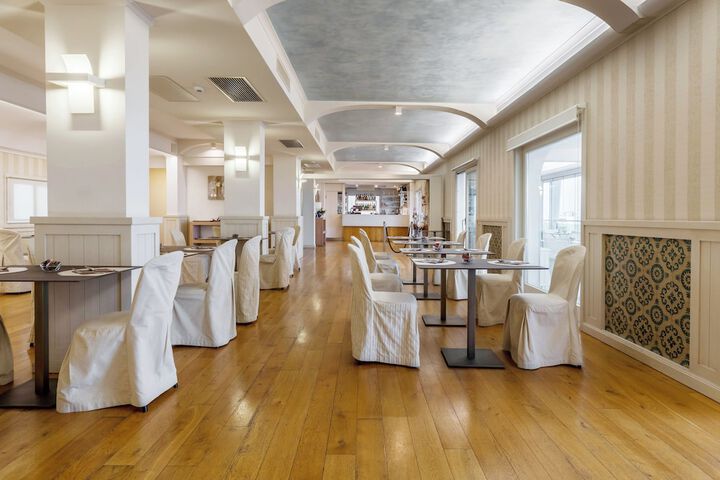 Dining 146 of 254