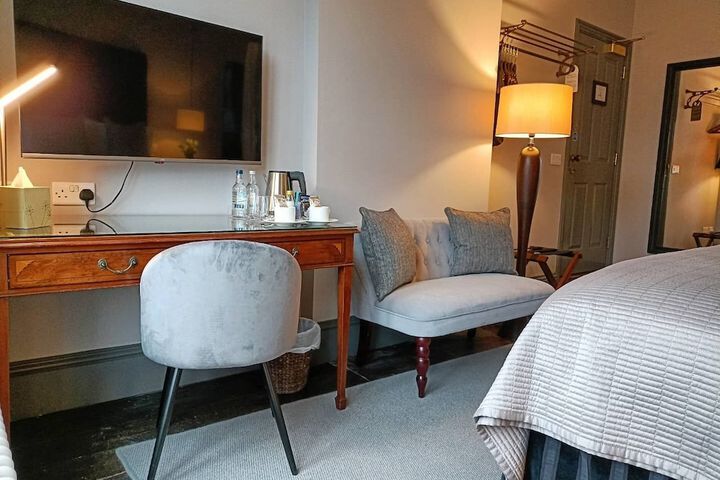 Room 3 of 38