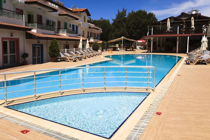 Pool 13 of 38