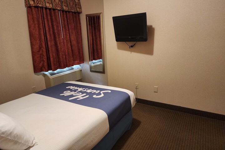 1 Queen Bed Suite (9 of 30)