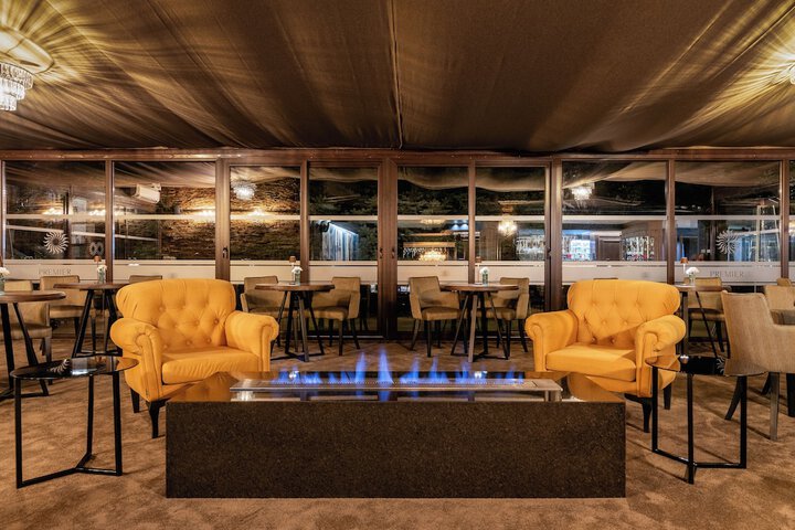 Lounge 227 of 254
