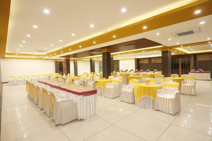 Ballroom/Hall 62 of 78