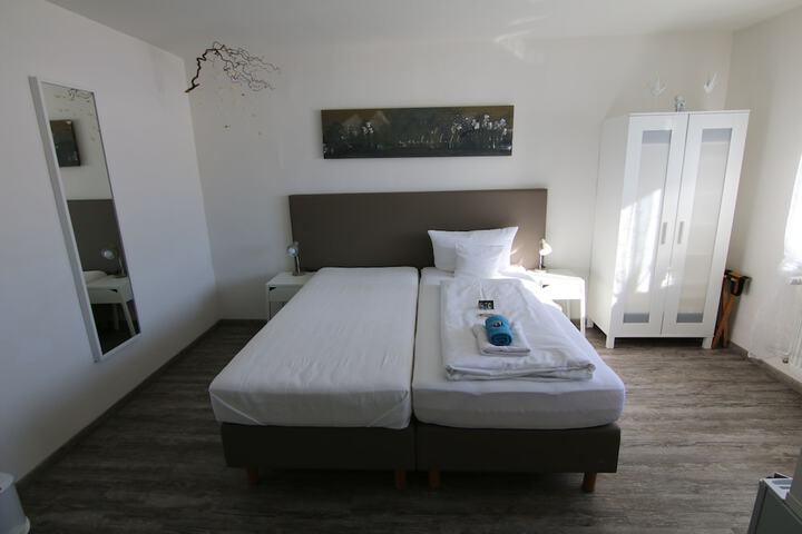 Room 10 of 65