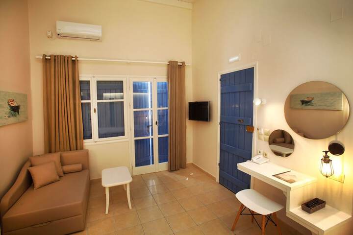 Room 3 of 49