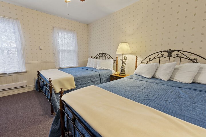 Room 6 of 13