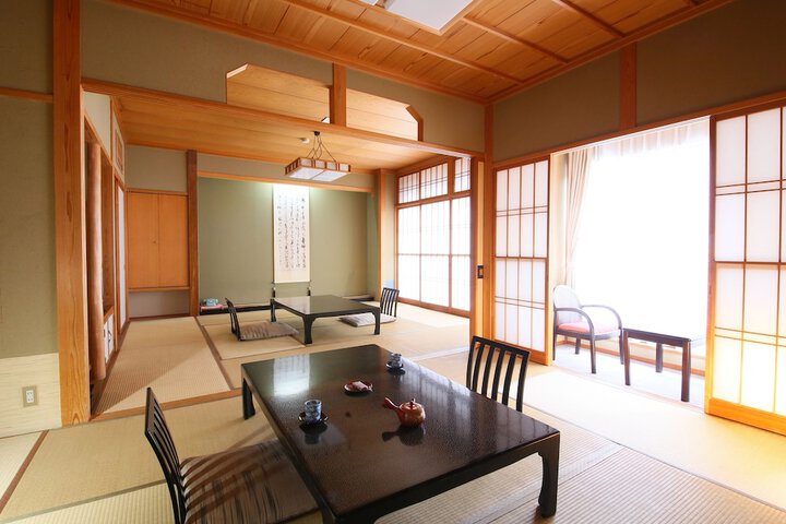 Room 8 of 65