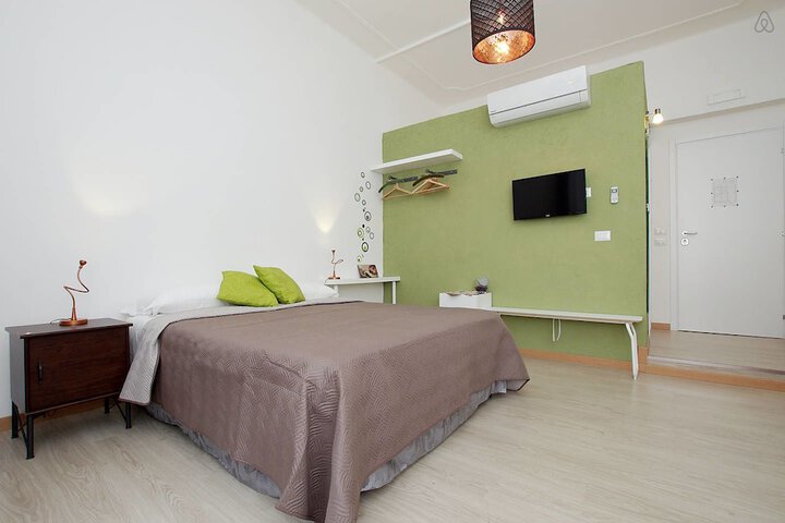 Room 3 of 34
