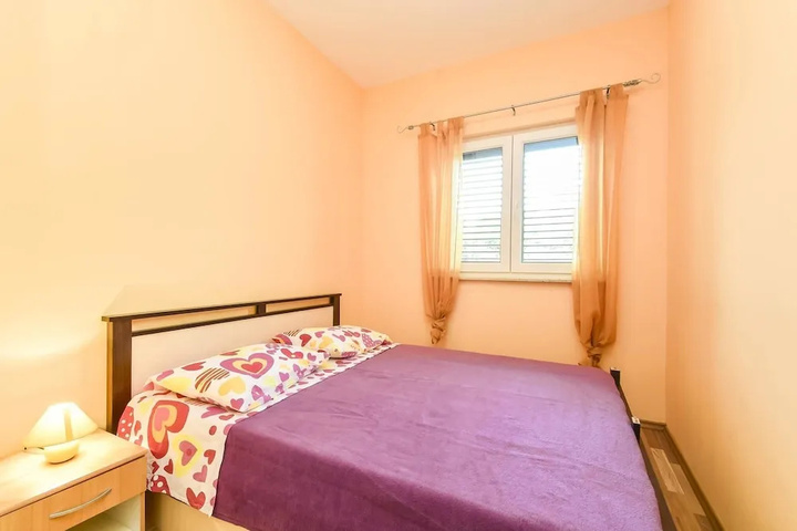 Room 3 of 10