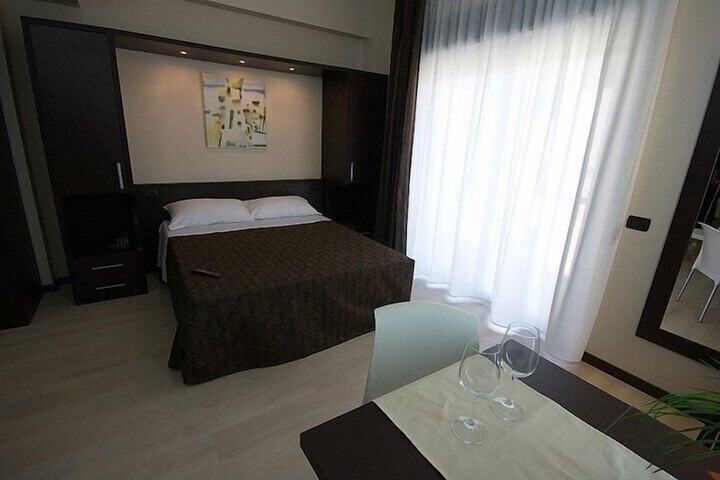 Room 8 of 34