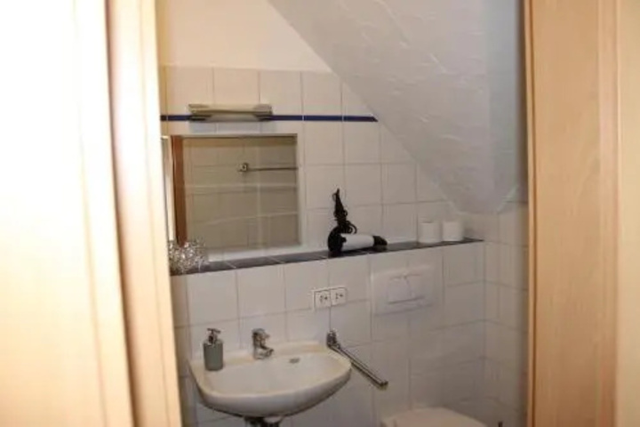 Room 7 of 14