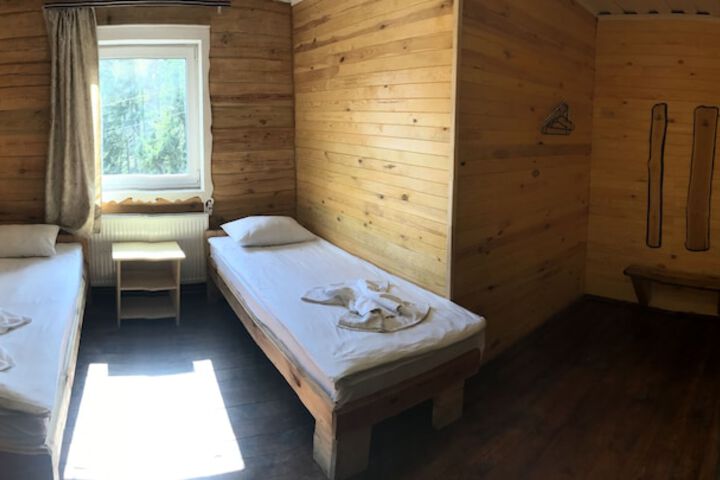 Room 9 of 33