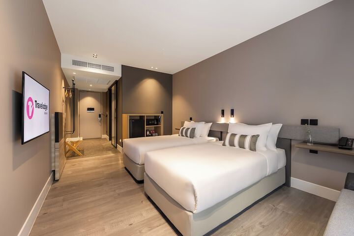 Room 4 of 72
