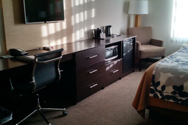 Room 4 of 35