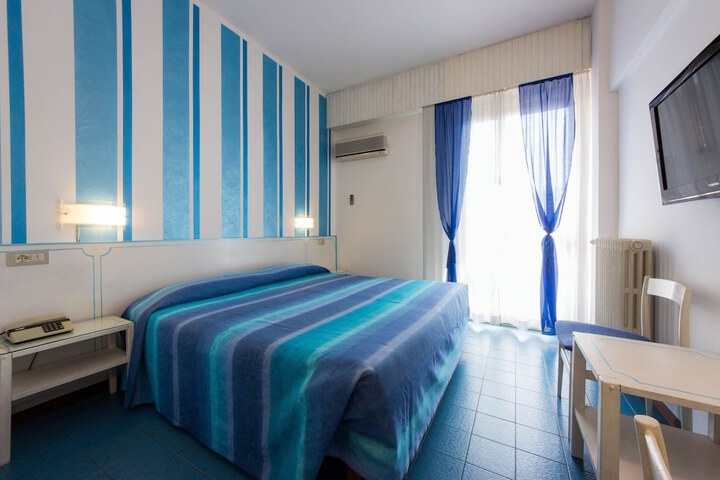 Room 35 of 89