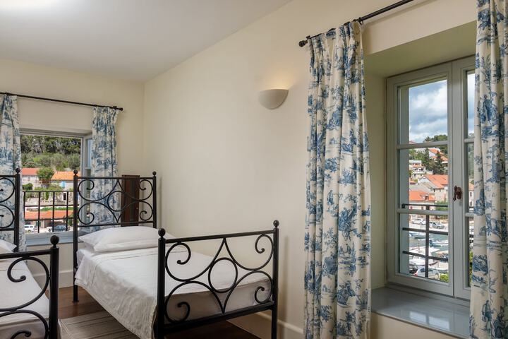 Room 48 of 219