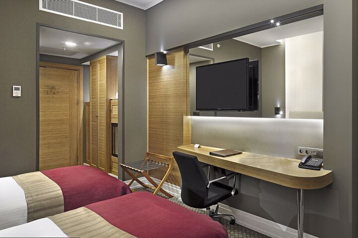 Room 7 of 63