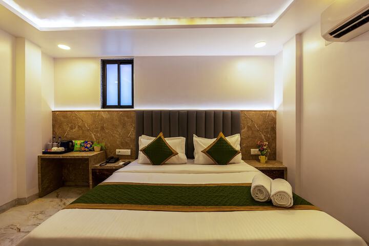 Room 5 of 17