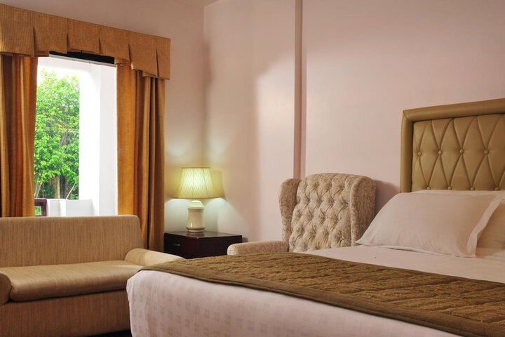 Room 6 of 24