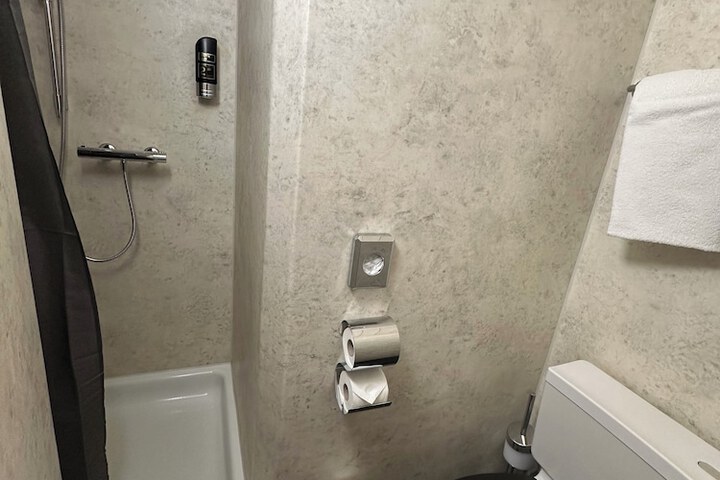 Room 32 of 44
