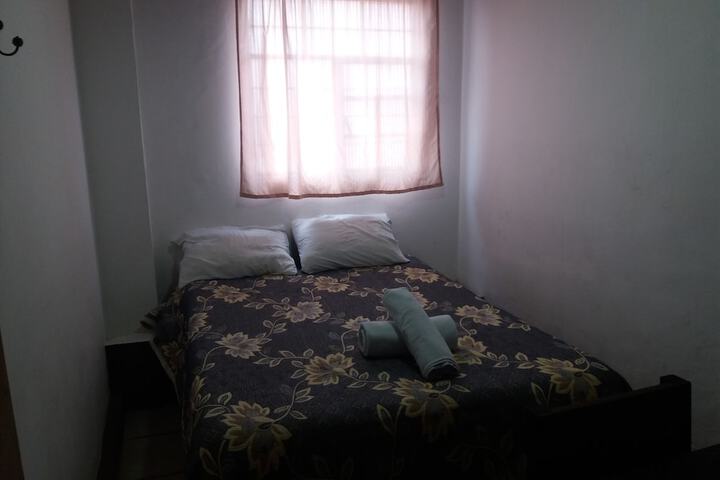 Room 12 of 77