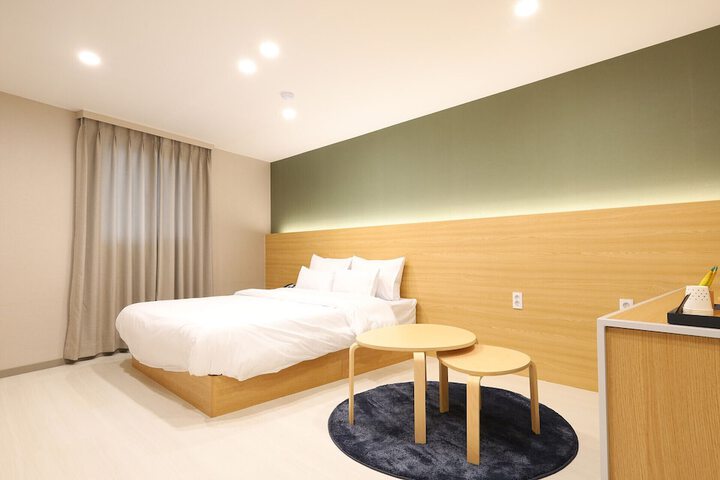 Room 4 of 62
