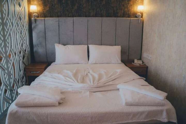 Room 2 of 66