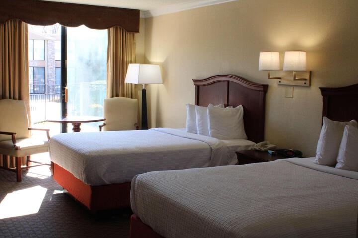2 Double Beds Courtyard Pool View Microwave and Refrigerator WiFi Full Breakfast (6 of 12)