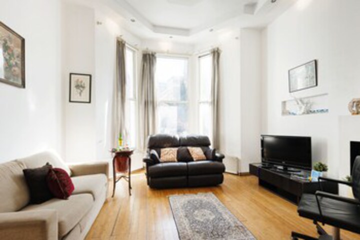 Photo of The Cheniston Gardens Abode - IA01