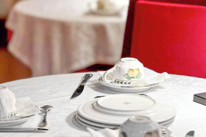 Dining 57 of 64