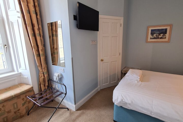 Room 4 of 81
