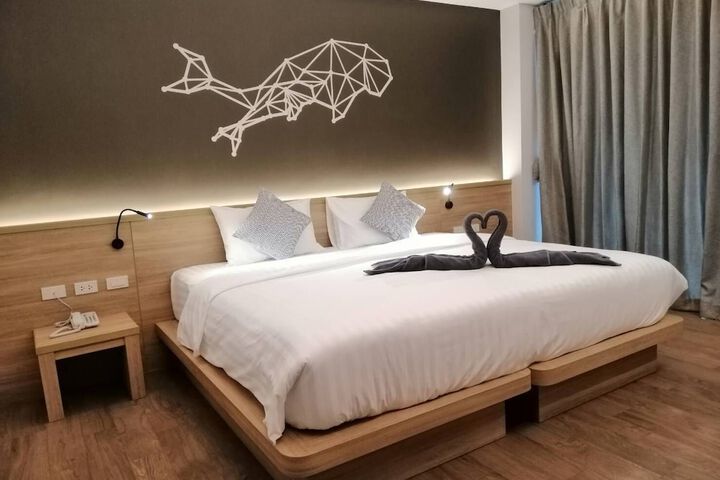 Room 30 of 102