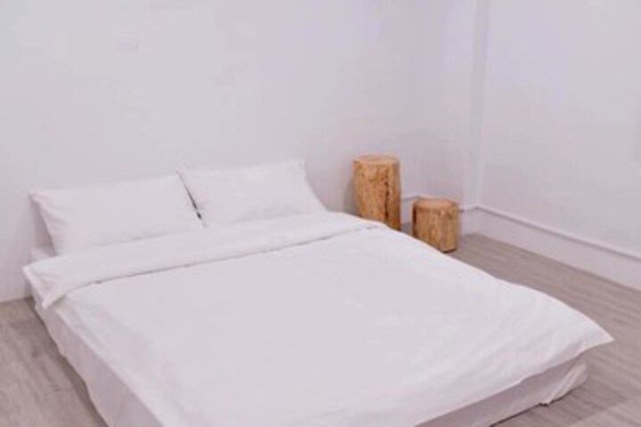 Room 11 of 28