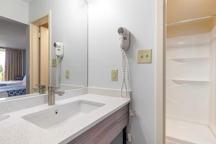 Room 18 of 29