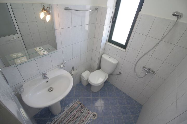 Room 145 of 177