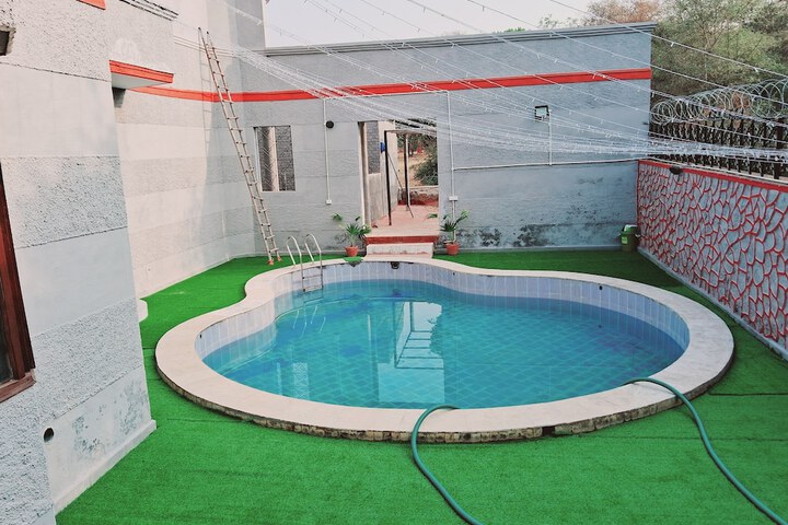Pool 11 of 14