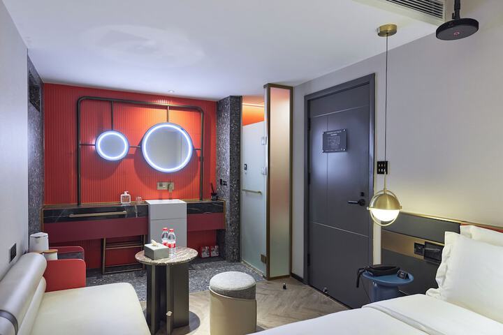 Room 32 of 52