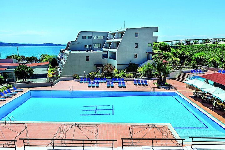 Hotel Pool