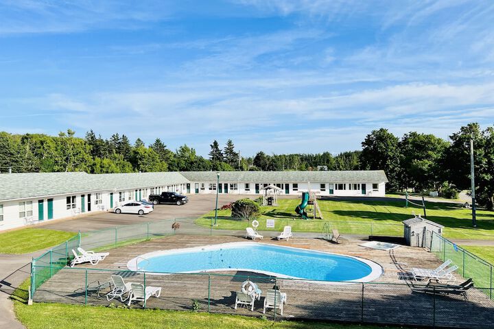 Swimming pool at Anne Shirley Motel & Cottages