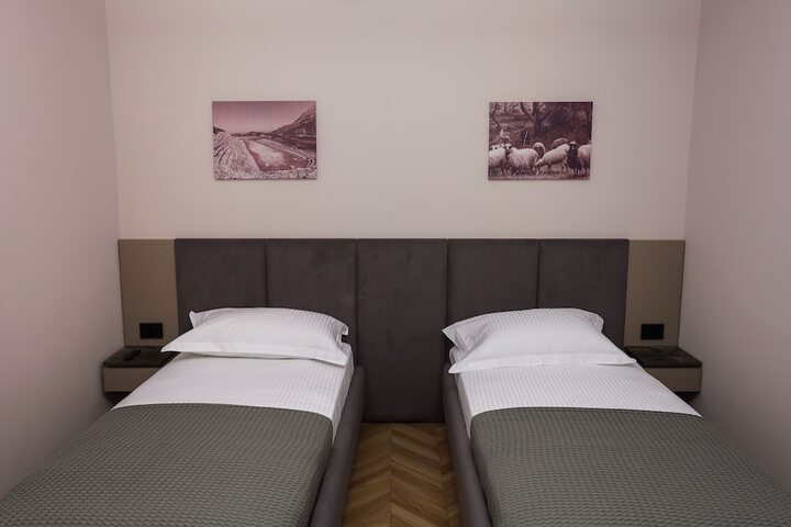 Room 21 of 45