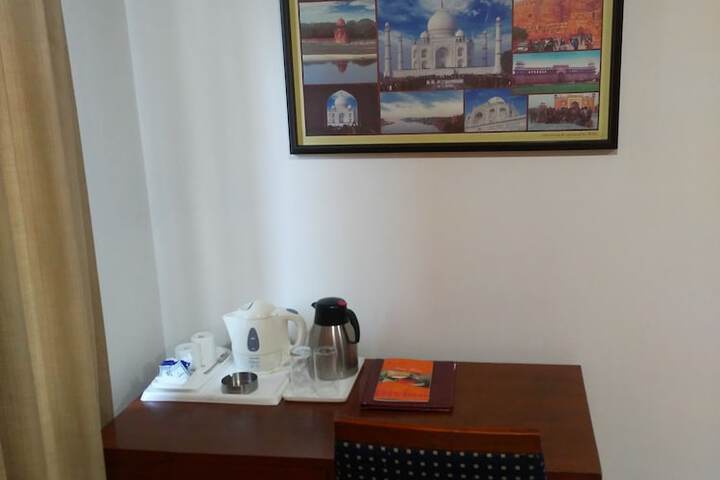 Room 10 of 28