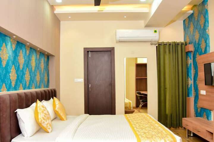 Room 3 of 20