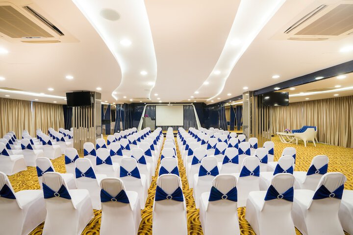 Ballroom/Hall 98 of 121