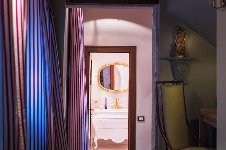 Room 27 of 63