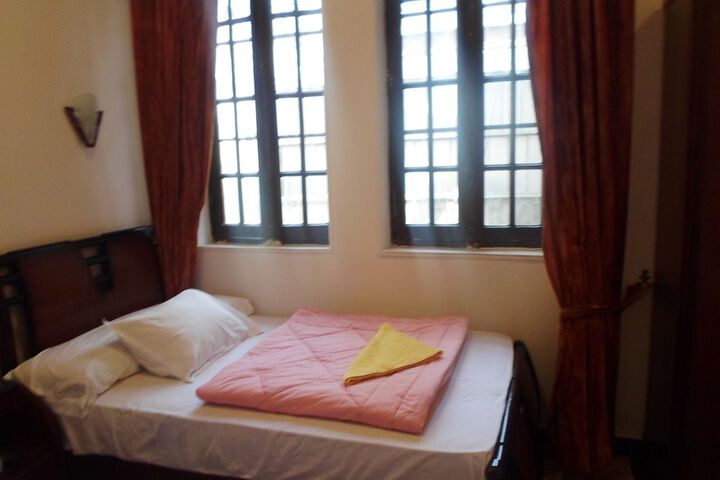 Room 2 of 37