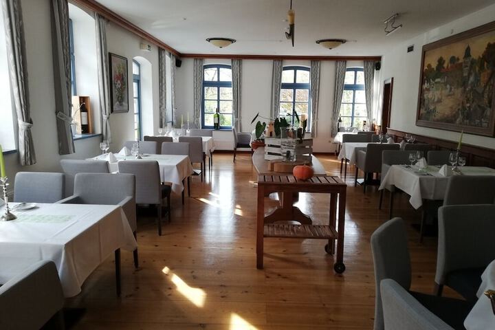 Dining 56 of 76