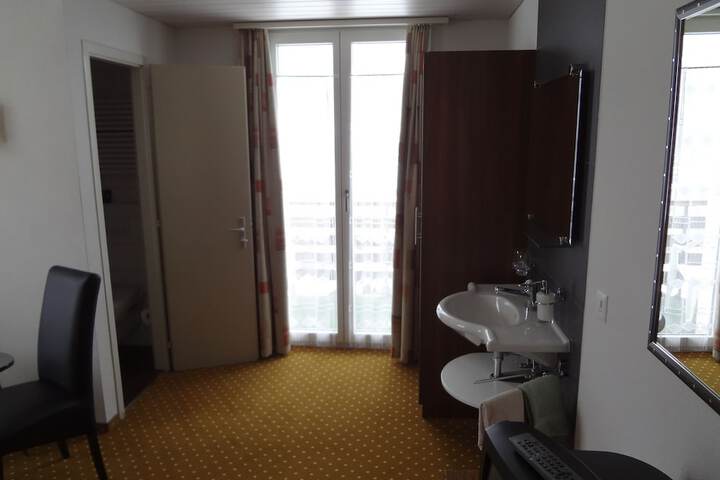 Room 99 of 120