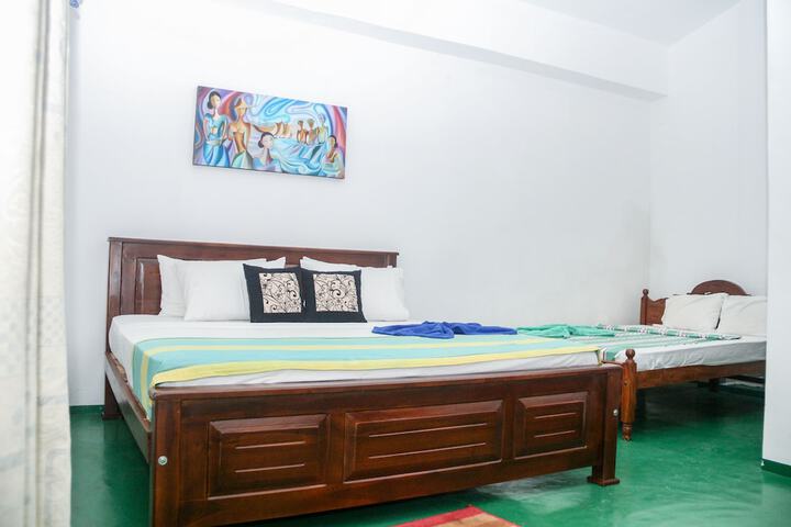Room 4 of 27