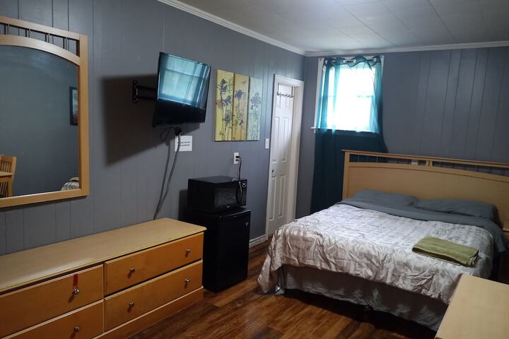 Basic Single Room (2 of 6)